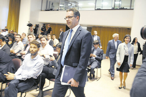 Guido Sandleris, titular del Central, sigue acumulando fracasos con su política ultraortodoxa de tasas de interés elevadísimas.