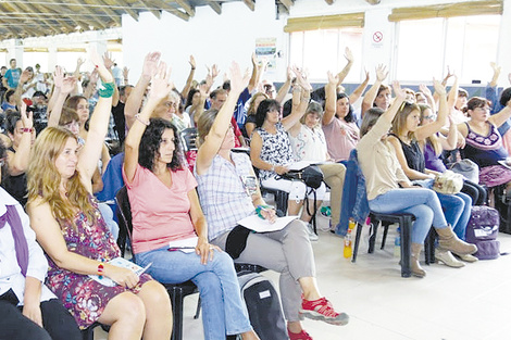 Los maestros del Suteba, al igual que los de los demás sindicatos, debatieron ayer en un plenario.