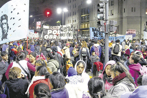 En la marcha participaron la CTEP, Barrios de Pie, la CCC, el FOL y el Frente Darío Santillán.