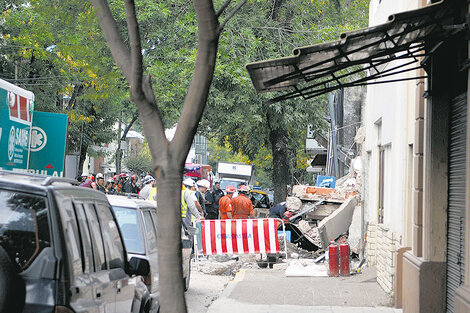 Pese a las denuncias de vecinos, la obra fue clausurada horas después del derrumbe.
