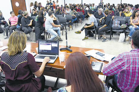 Una de las mesas de debate del congreso en la universidad platense.