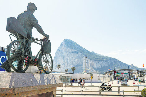 Vista del Peñón de Gibraltar desde Cádiz, España. Para la Eurocámara es una colonia británica.