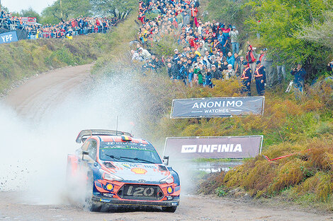 Neuville presionó y tomó la punta