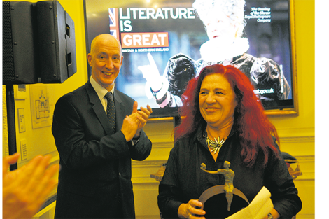 En la presentación del festival, Renata Schussheim recibió el Premio Shakespeare 2019.