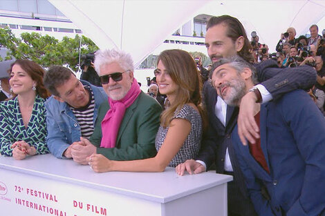 Banderas, Almodóvar, Penélope Cruz y Leonardo Sbaraglia con la prensa en Cannes.