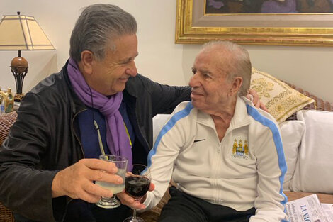 Los ex presidentes Carlos Menem y Eduardo Duhalde, celebrando un aniversario de su llegada al poder. 