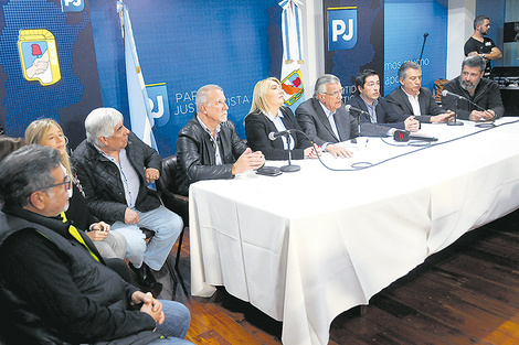 En la rueda de prensa, Gioja hizo eje en la necesidad de la unidad para ganar las elecciones.