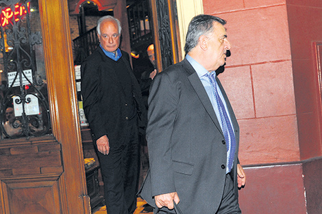 Coti Nosiglia y Mario Negri luego de una cena con la cúpula radical.