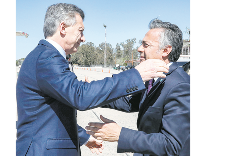 El presidente Macri y Cornejo, el titular de la UCR, quien exige sumar nuevos aliados