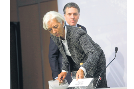 Macri lo hizo, pero Lagarde (FMI) y Dujovne, también. Marcado deterioro de la posición de deuda del país.