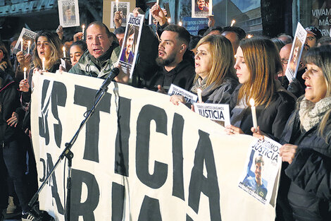 Homenaje y reclamo por el derrumbe en la calle Pavón