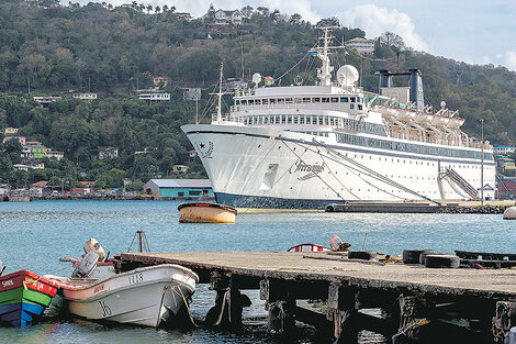 El buque Freewinds, usado para los retiros espirituales por la Iglesia de la Cienciología.