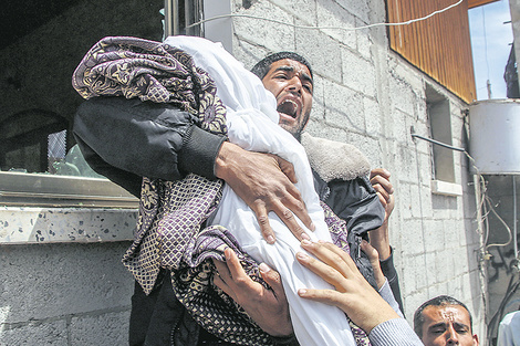 Dos bebés y una mujer embarazada, entre los 23 muertos palestinos en la Franja de Gaza.