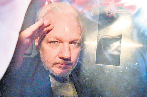 Condenan el asilo de Julian Assange