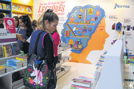 En el stand de Norma llamó la atención la muestra interactiva ¿Qué es lo que tienen los lectores en la cabeza?