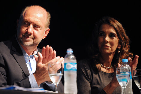 Perotti y Bielsa en el escenario del complejo Atlas.