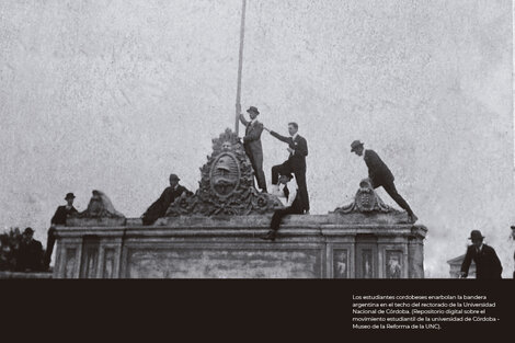 1918: estudiantes cordobeses toman el techo del rectorado de la UNC.