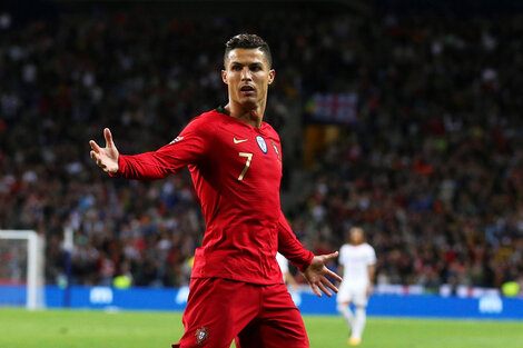 Uno de los tres festejos de Ronaldo en la victoria de Portugal.