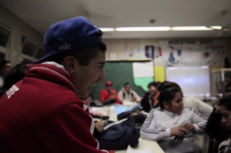 La pibada debate, reflexiona y piensa su ambiente en un documental que acaba contando una historia más densa.