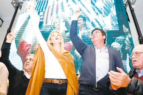 Verónica Magario y Fernando Espinoza en el plenario.