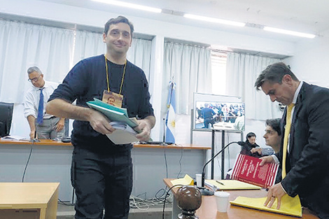 “A mi papá lo secuestran en mayo del 80 y lo llevan a Lima”, explica Joaquín Frías.