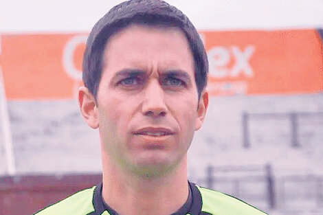 @A ocho meses de haber sido liberado, el árbitro Martín Bustos, uno de los principales imputados en la causa que investiga los abusos en las inferiores de Independiente, volvió a ser detenido. Esta vez, acusado de hacerse pasar por masajista e intentar co