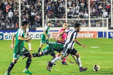 El primer partido mostró un nivel regular de ambos equipos.