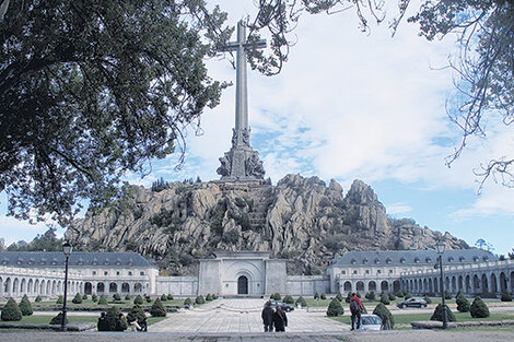 El monumento del Valle de los Caídos, creado por el dictador Francisco Franco con el trabajo de prisioneros republicanos.