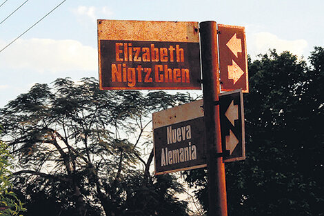 El cartel de la calle dice “Elizabeth NigtzChen”... por la hermana nazi de Friedrich Nietzsche.