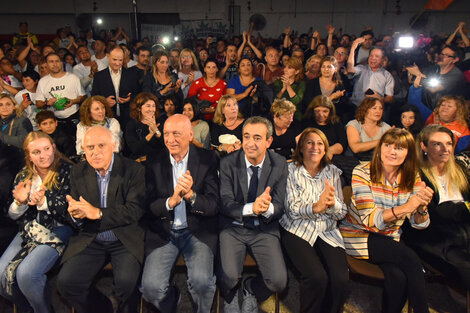 Los candidatos del Frente Progresista se concentraron en el club La Aurora.