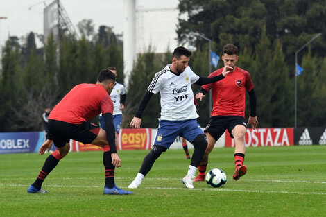 Messi le convirtió en dos oportunidades al equipo de sus amores y ratificó que quiere retirarse en Newell`s.
