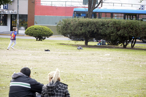 En la plaza donde falleció Torrent, ayer quedaban sus pocas pertenencias.