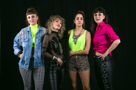 Las chicas tocan temas de Led Zeppelin.