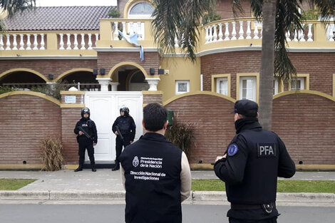 Uno de los allanamientos fue en la mansión de Herme Juárez.