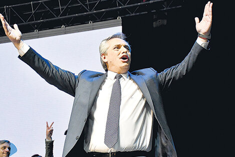 Alberto Fernández cerró ante un público fervoroso en el Orfeo de Córdoba.