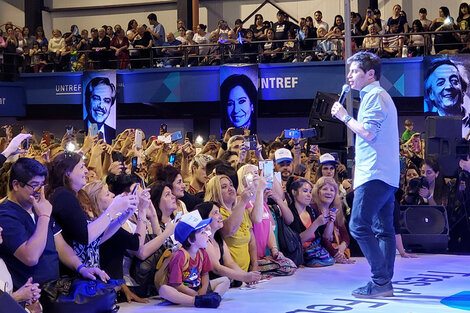 Axel Kicillof continuó ayer su campaña por la geografía bonaerense.