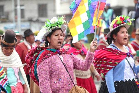 Mujeres marcharon en Potosí en respaldo al presidente Evo Morales. 