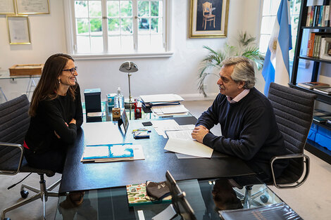 Alberto Fernández ayer en Olivos con la ministra Elizabeth Gómez Alcorta. 