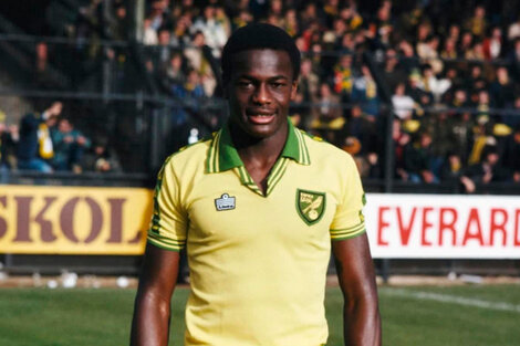 Justin Fashanu fue el primer futbolista negro en ser vendido en un millón libras.