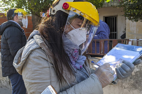 Equipos en la calle contactaron a quienes estuvieron en el centro de salud de Pérez. (Fuente: Edson Hudson /Municipalidad de Pérez)