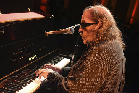 A sus 71 años, Litto está activo con su público y todos los fines de semana comparte temas en Facebook. (Fuente: Sebastián Granata)