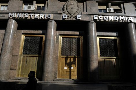 Economía dará un premio a los inversores que acepten la propuesta hasta el 4 de agosto.