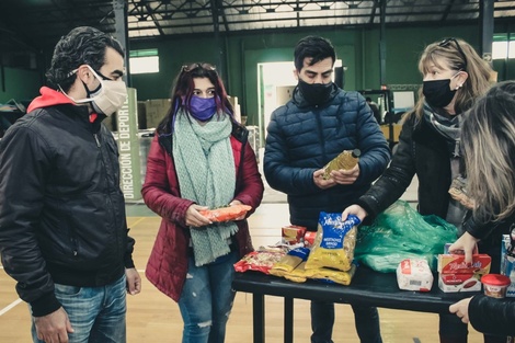  En la provincia de Buenos Aires, las escuelas de la localidad de Ensenada compraron 26 mil kilos de alimentos elaborados por la economía popular.