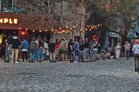 Parques y calles repletos en la previa de la nueva cuarentena  