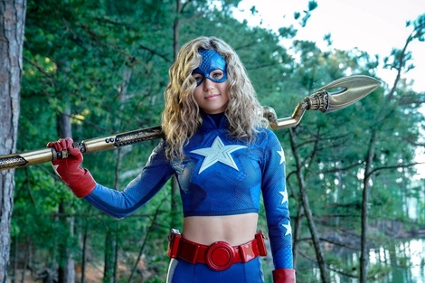 ¿Es Stargirl la primera superheroína realmente adolescente?