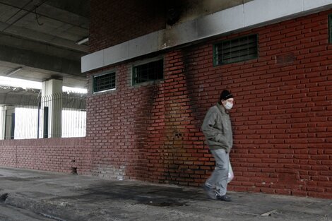 Un pedido de informes por la mujer carbonizada mientras dormía en la calle