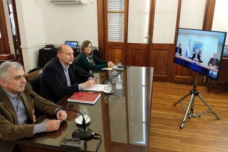 Omar Perotti, en teleconferencia con Alberto Fernández. Urgencias por encontrar una salida para Vicentin.