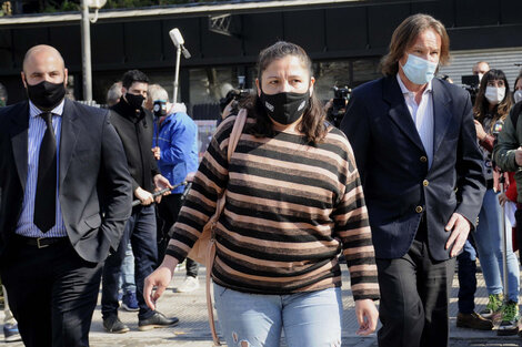 Cristina Castro, luego de ser recibida por el gobernador bonaerense, Axel Kicillof.