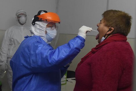 Médicos con mucho trabajo y pacientes, y sentimiento de impotencia. (Fuente: Sebastián Granata)