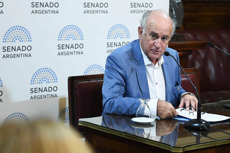 “Es una cachetada a la vergüenza, a la dignidad y a la prudencia que el expresidente Mauricio Macri se oponga a la Reforma Judicial veraneando desde Francia”, dijo el senador del Frente de Todos.